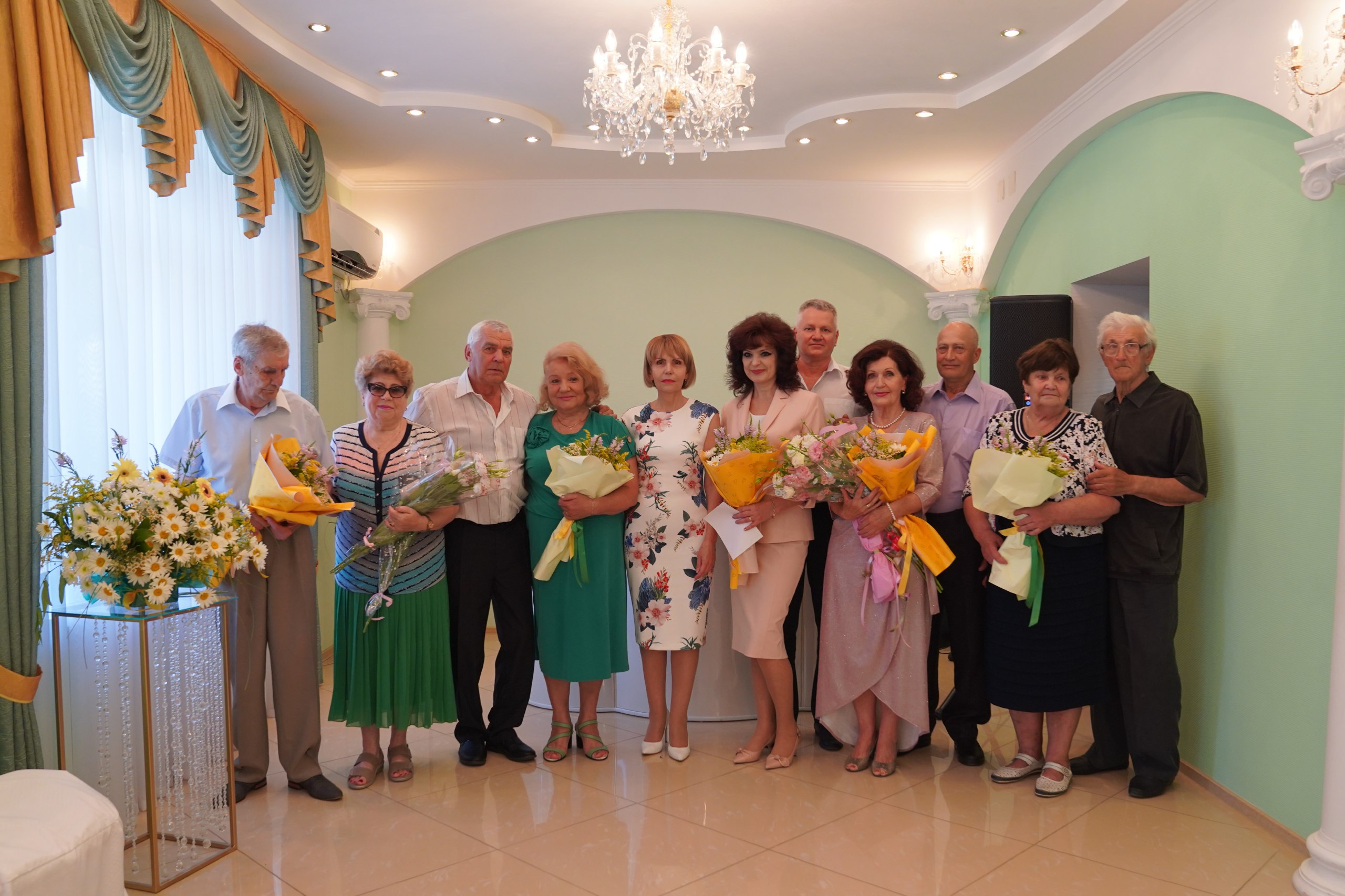 В отделе ЗАГС состоялось чествование супружеских пар | 08.07.2021 |  Приморско-Ахтарск - БезФормата