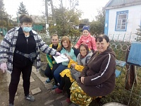 Молодые депутаты Приазовского сельского поселения подарили подписку на районную  газету «Приазовье»