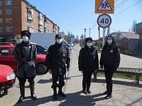 Приморско-Ахтарские полицейские в условиях карантина патрулируют улицы города