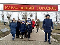 Казачата МБОУ ООШ № 34 в рамках месячника военно-патриотической направленности посетили с экскурсией воинскую часть г.Приморско-Ахтарска. 