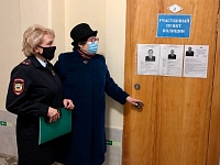 В Приморско-Ахтарском районе общественница посетила участковые пункты полиции 