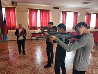 В Приморско-Ахтарском техникуме «Знание» прошли соревнования по огневой подготовке среди казаков-студентов и воспитанников клуба"Русич"