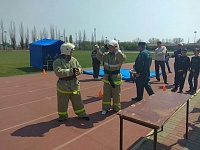  На стадионе " Русь" идут соревнования по пожарно-прикладному спорту среди команд школ района