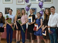В Приморско-Ахтарске идет череда выпускных вечеров