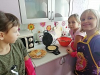 Ученики 4 класса казачьей школы № 34  устроили чаепитие с венскими вафлями, которые сами же и приготовили