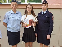 В Приморско-Ахтарске состоялось торжественное вручение паспортов школьникам