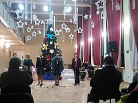 В РДК сотрудники рай.библиотеки и учащиеся ДМШ показали литературной музыкальную пред рождественскую программу.