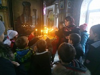В преддверии великого праздника Рождества Христова учащиеся казачьей школы 34 посетили Храм Воскресения Словущего