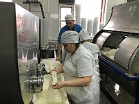 М.Бондаренко посетил производственную линию молочного завода