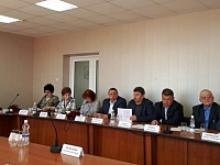  83-я сессия Совета района прошла сегодня в районной администрации с участием главы района М.В. Бондаренко. 