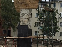 На финишную прямую вышли рабочие, занимающиеся реконструкцией сквера имени А.Крамаренко