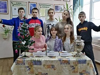 Ученики 8 класса ООШ №34 со своим классным руководителем М. Н. Асеевой провели мероприятие, посвященное рождественским традициям казаков