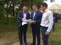 Сегодня глава района Максим Бондаренко побывал на строящихся объектах города