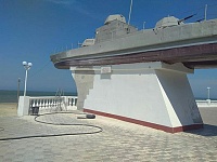 Всем известный корабль на набережной, а точнее памятник морякам Азовской флотилии продолжает преображаться