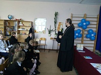 В казачьей школе 34 п.Приморского состоялась встреча с настоятелем храма Воскресения Словущего отцом Иоанном. 