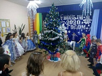 Сегодня в казачьей школе 34 состоялось театральное представление "В гостях у новогодней сказки"