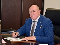 2 июня 2005 года Василий Лоза был назначен главой администрации Бриньковского сельского поселения